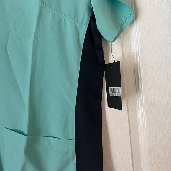 Matrix scrub top NWT - Picture 3 of 3